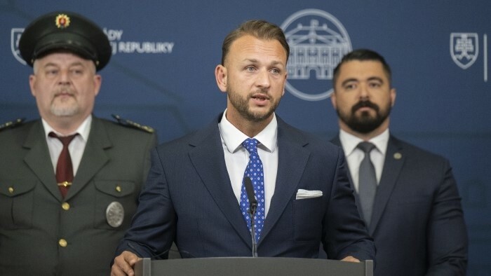 Innenminister kündigt Schritte für mehr Sicherheit an