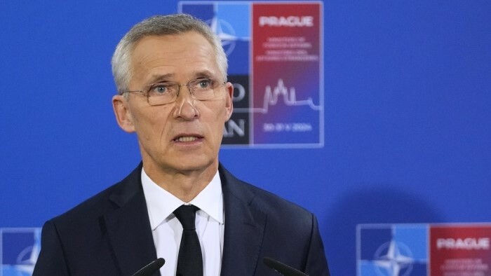 Si Kiev utiliza las armas de los aliados en Rusia, la OTAN no intervendrá en el conflicto, destaca Stoltenberg en Praga