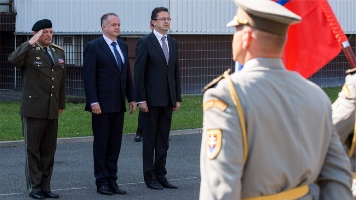 Prezident navštívil armádu