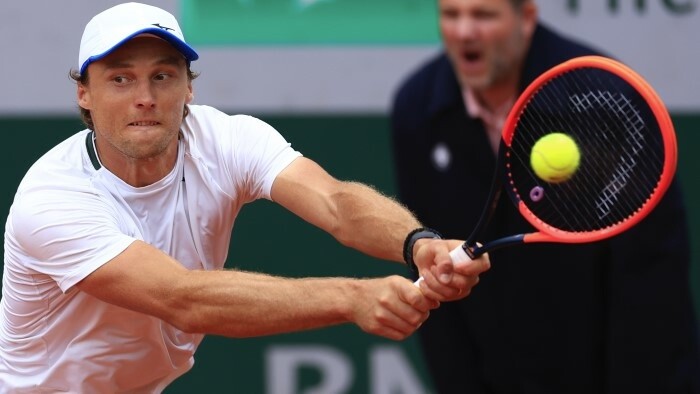 Tenista eslovaco Kovalík se impuso al ruso Khachanov en Abierto de Francia