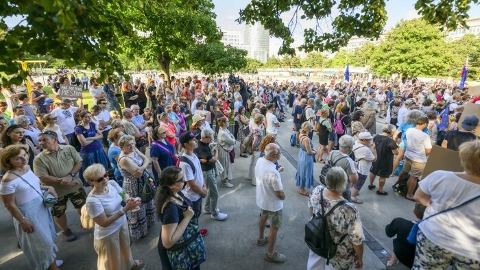 Cientos de personas se reunieron en Bratislava en la Marcha por la Libertad y la Democracia