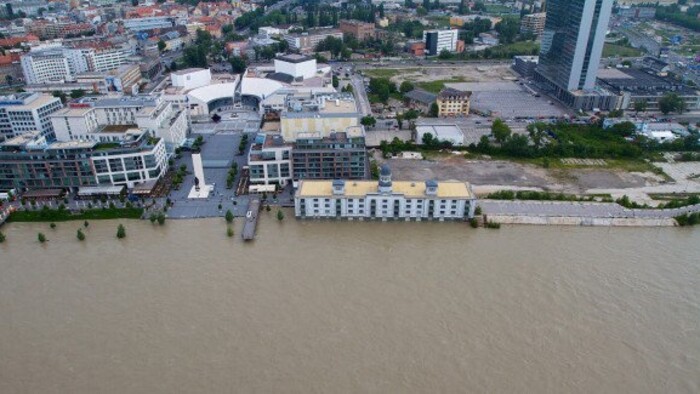 Vydržia pontóny s veľkými loďami nápor vody?