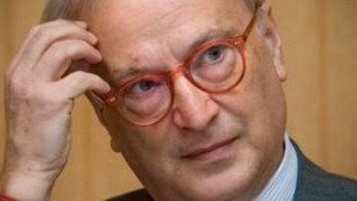 El presidente del grupo de la Alianza Progresiva de Socialistas y Demócratas del Parlamento Europeo, Hannes Swoboda, visita el b