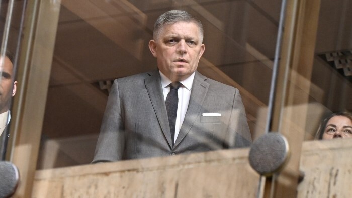 Premiér prvý raz od atentátu na rokovaní vlády