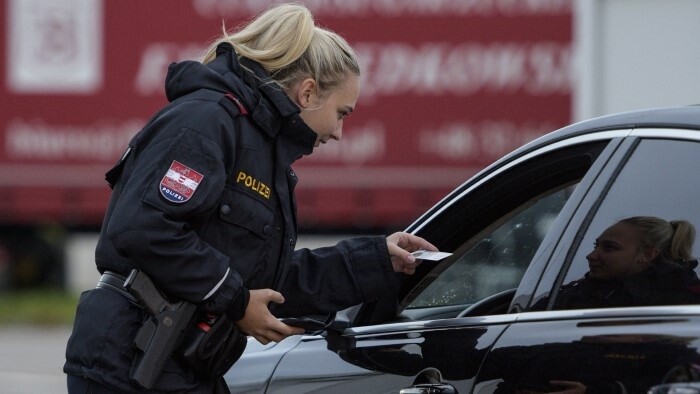 Austria vuelve a introducir controles en la frontera eslovaca 