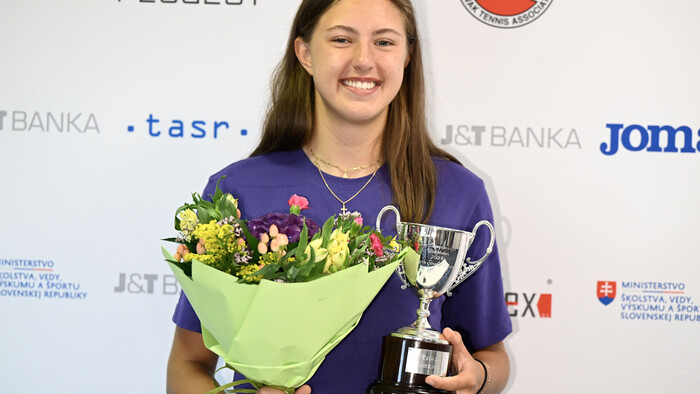 TENIS: Jamrichová sa vrátila domov s trofejou
