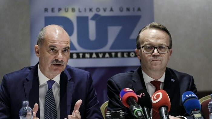 Empleadores alertan de la insuficiencia de trabajadores cualificados