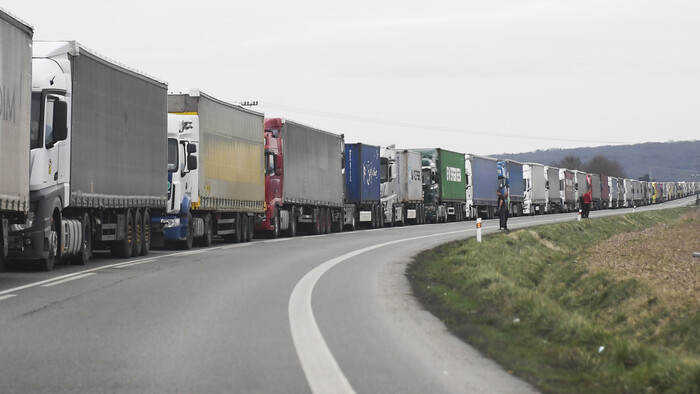 Zničená cesta na hraničnom priechode s Ukrajinou