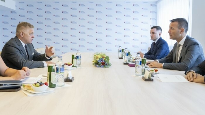 Премьер-министр Фицо посетил министерство образования
