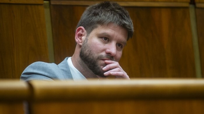Отставку М.Шимечки депутаты должны обсудить в четверг 