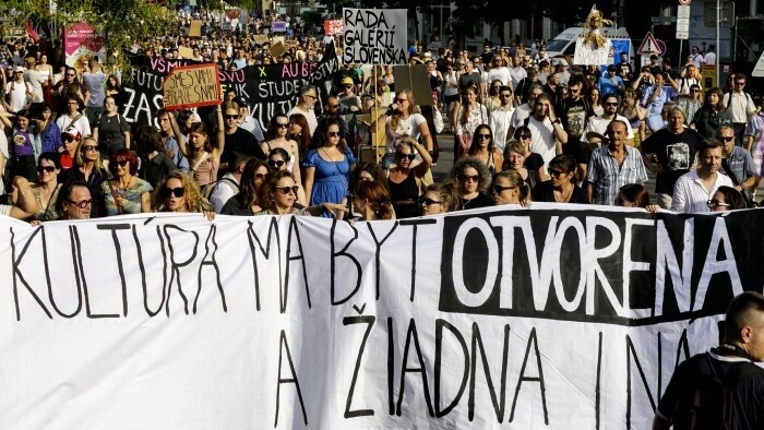 La Plataforma ¡Cultura Abierta! protesta frente al Ministerio de Cultura