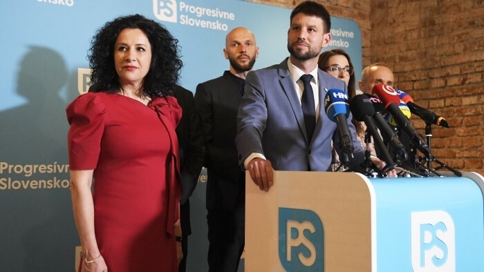 La oposición anuncia decisión de convocar reunión del comité parlamentario de cultura y medios de comunicación