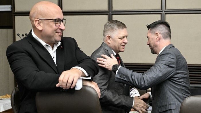 Fico quiere proponer la destitución de Šimečka como vicepresidente del Parlamento