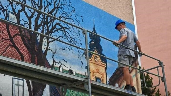 Ivan Jakušovský tvorí murály