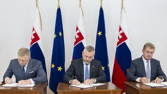 Los más altos representantes del Estado firman documento sobre política exterior