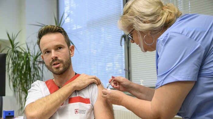 Uhrík traslada su disculpas al médico Sabaka por su afirmaciones durante la pandemia del COVID-19