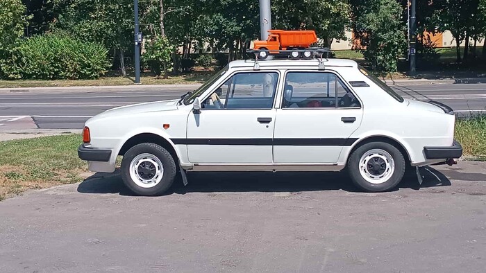 Kto a kedy ho odstráni poľske auto, ktoré rok stojí v bratislavskom Ružinove?