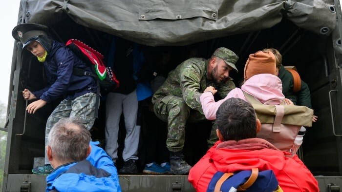 President thanks the rescue services for their work in the fight against floods