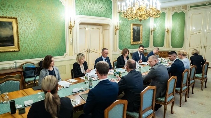 Премьер-министр встретился с представителями GRECO на тему коррупции
