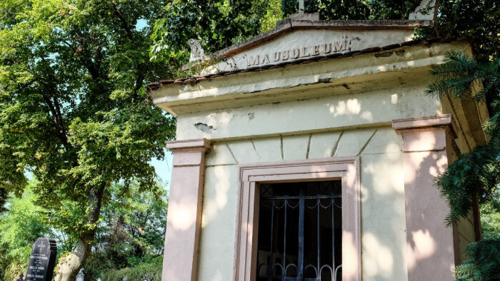 Obnova a reštaurovanie mauzólea v Trnovci nad Váhom