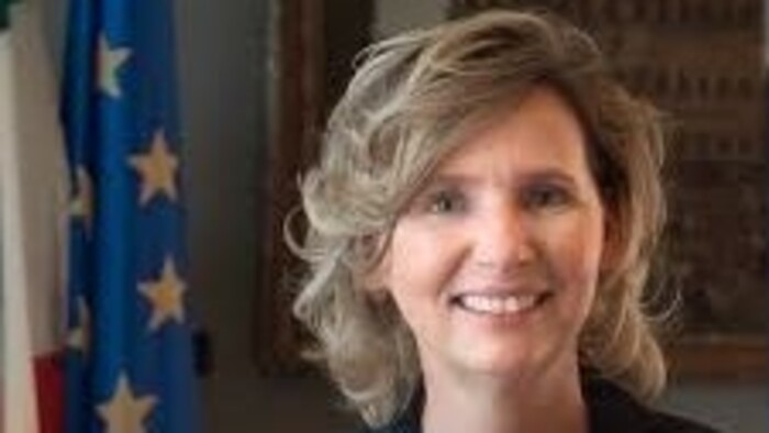 Blanár condecora a la embajadora italiana Flumiani