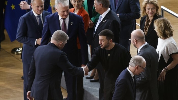 На Саммите в Брюсселе прошла встреча премьера  СР Р. Фицо и президента Украины В. Зеленского