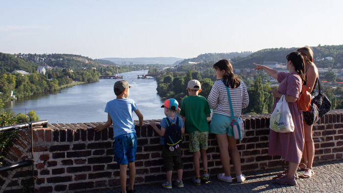 Výstava fotografií a obrazov vyšehradského železničného mosta v Prahe