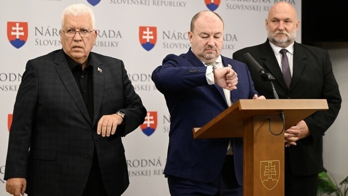 Poslanci okolo Rudolfa Huliaka blokujú hlasovanie 