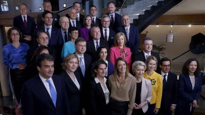 Parlamento Europeo aprueba la nueva Comisión Europea, Smer-SSD en contra de su propio candidato