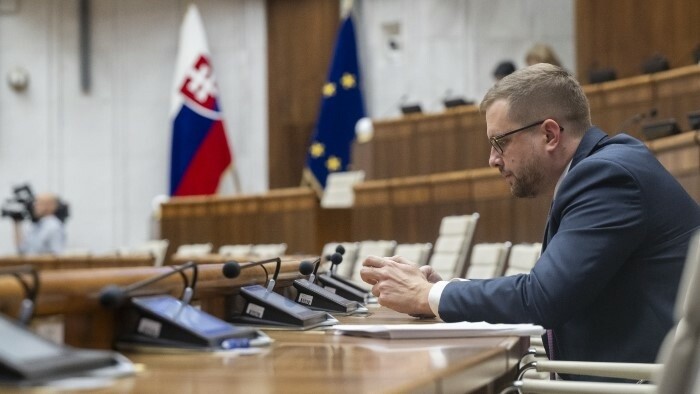 Los parlamentarios siguen debatiendo el presupuesto estatal para el próximo año