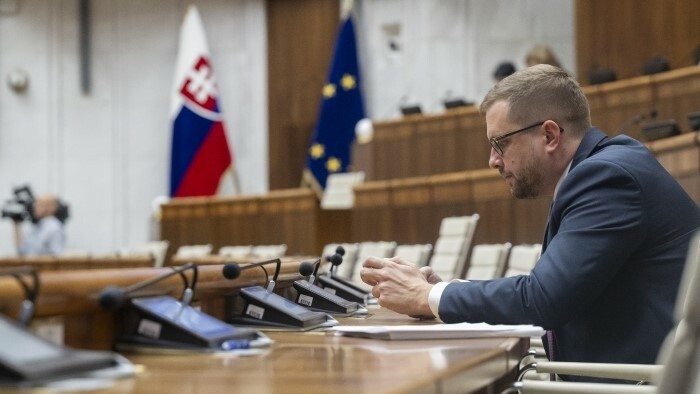 Депутаты парламента продолжают обсуждение бюджета на 2025 год