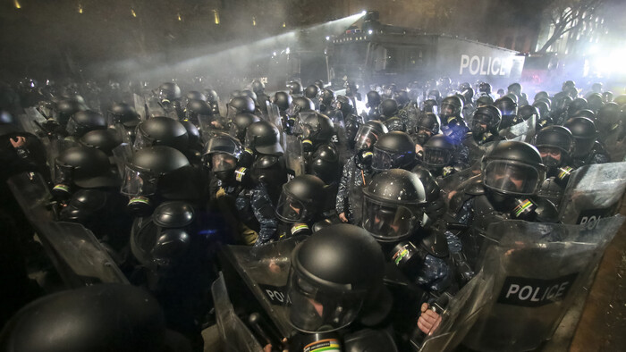 Gruzínskom už týždeň otriasajú masové protesty
