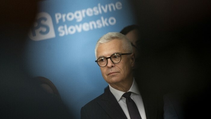 PS upozorňuje na prepúšťanie skúsených diplomatov 