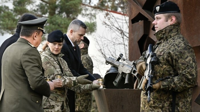 La Lettonie est reconnaissante envers la Slovaquie pour ses troupes et son assistance à l'Ukraineň