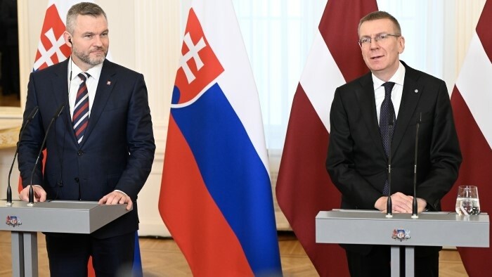 Navštívil Lotyšsko
