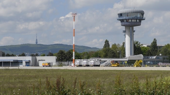 Emiten sellos por los 20 años de la sociedad anónima aeropuerto M. R. Štefánik