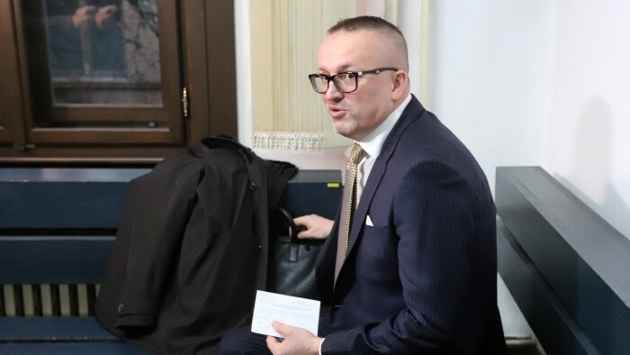 Začal sa proces s exriaditeľom SIS