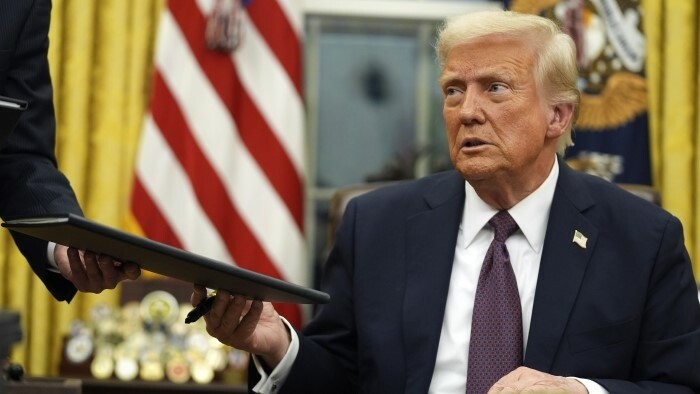 Пеллегрини поздравил Трампа со вступлением в должность