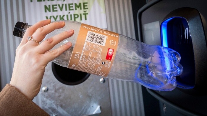 Rakúsko zaviedlo zálohový system na plastové fľaše a plechovky