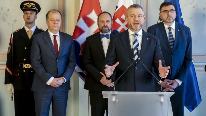 Hlas y KDH aceptan la invitación presidencial a la mesa redonda sobre política exterior, SaS y PS la rechazan