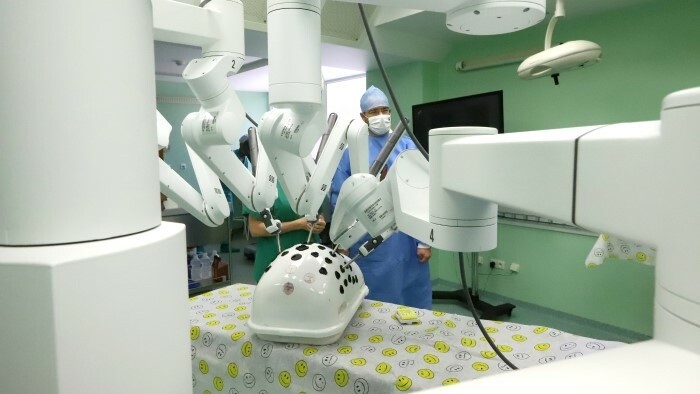 El Hospital Roosevelt tiene el mayor centro robótico de Europa Central 