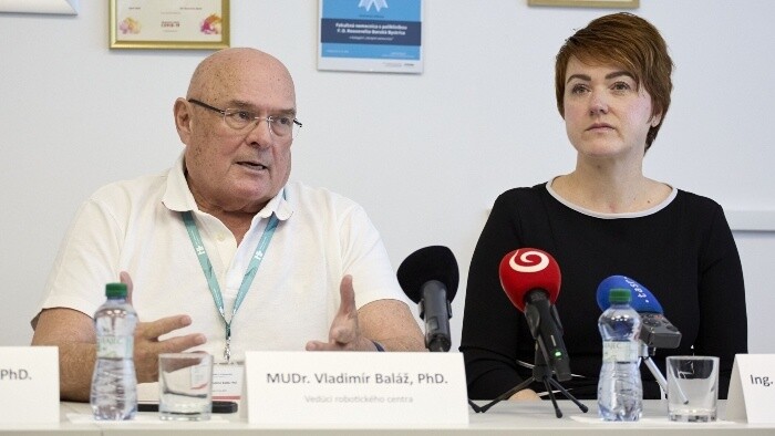 Rooseveltova nemocnica má už 3 robotické chirurgické systémy da Vinci