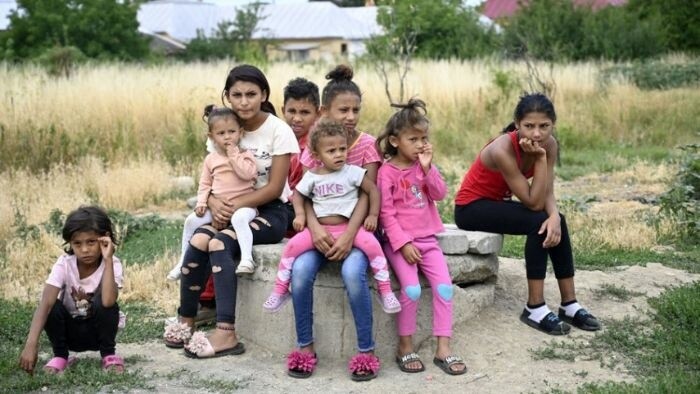 Survey: One-third of people in Slovakia view Roma negatively