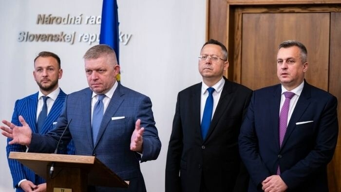 Coalition adjusts agreement to stabilize government and regain majority