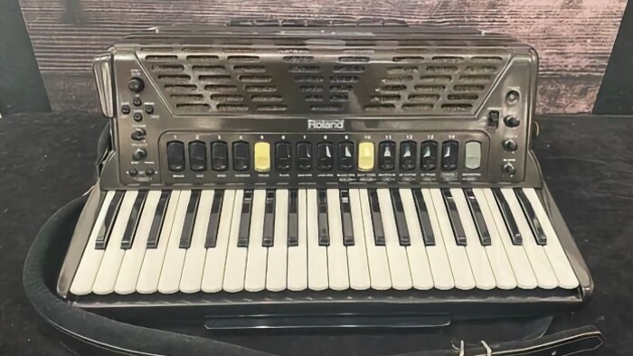 Roland FR-7 V-Accordion