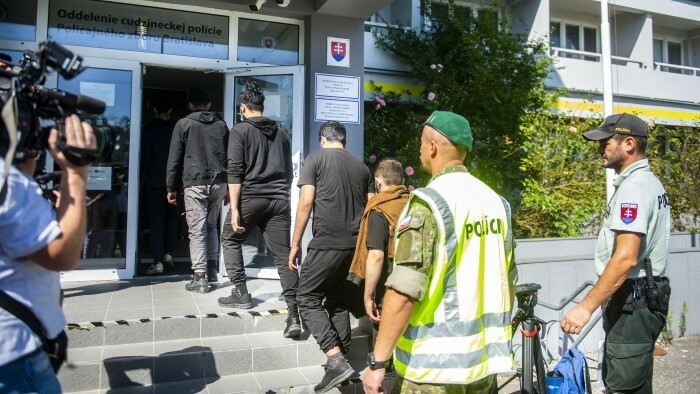 Marché noir à la police des étrangers