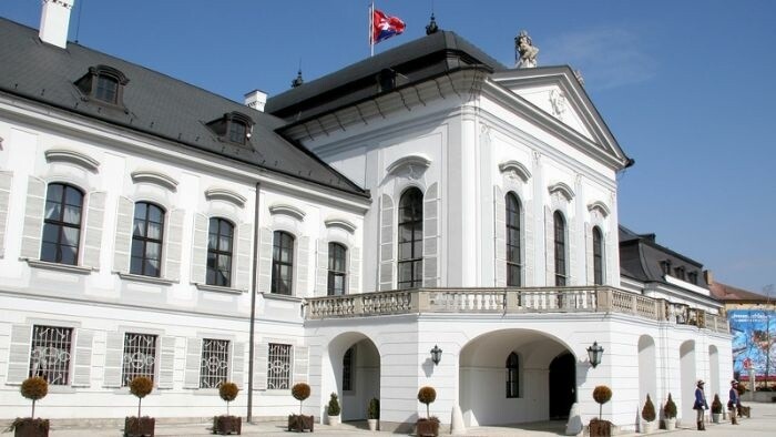 New ambassadors present credentials to President