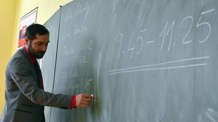 Education unions remain on strike alert