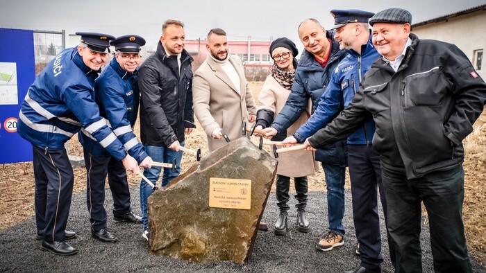 V Poltári pred pár dňami poklepali základný kameň novej hasičskej stanice
