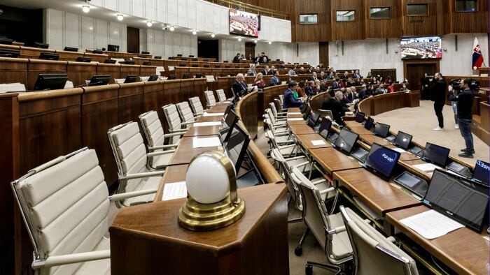 Hlas-SD party open to MP salary freeze debate
